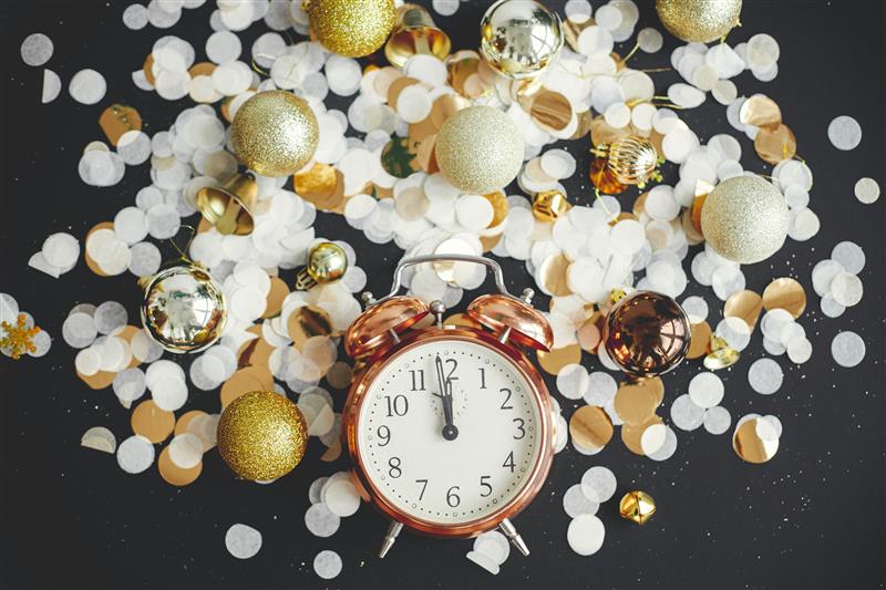 happy new year stylish retro clock christmas gli 2023 11 27 05 14 34 utc | Bogart Wealth